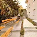 Διαμέρισμα Moderne In Mit Pool By Interhome *
