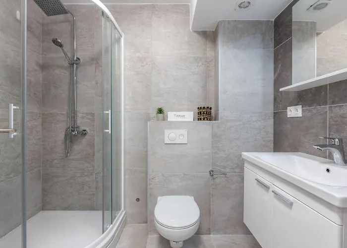 Moderne In Mit Pool By Interhome Crikvenica