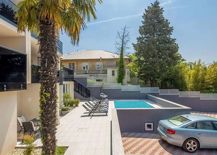 Moderne In Mit Pool By Interhome *