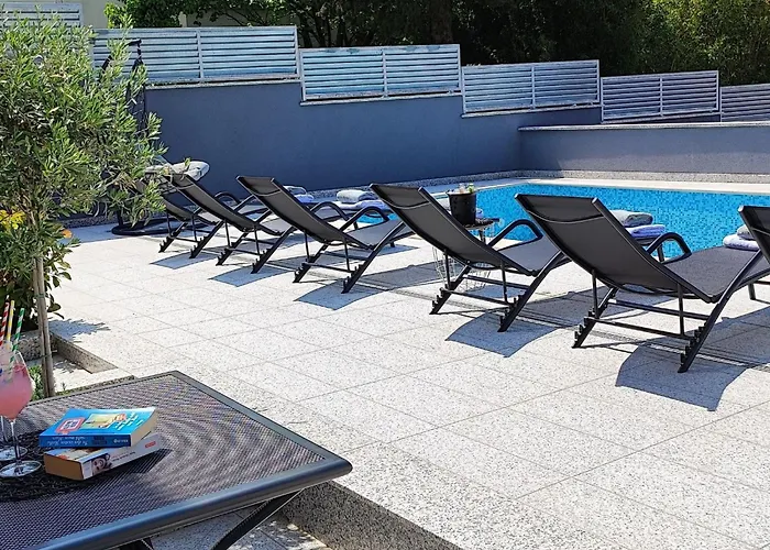 Moderne In Mit Pool By Interhome * Crikvenica