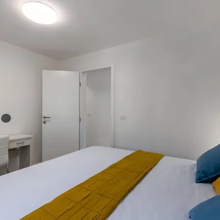 아파트 Moderne In Mit Pool By Interhome 크리크베니카