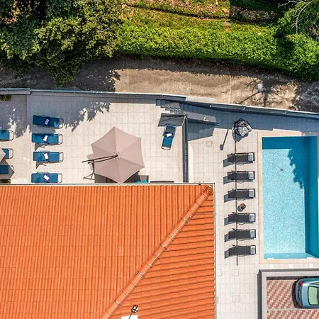Moderne In Mit Pool By Interhome 아파트 *