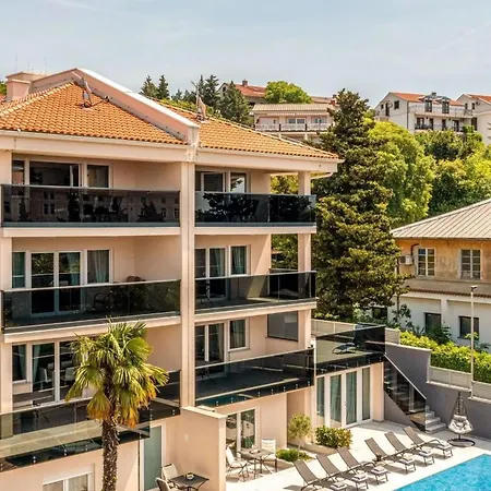 Moderne In Mit Pool By Interhome 아파트 크리크베니카