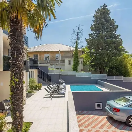 Moderne In Mit Pool By Interhome *