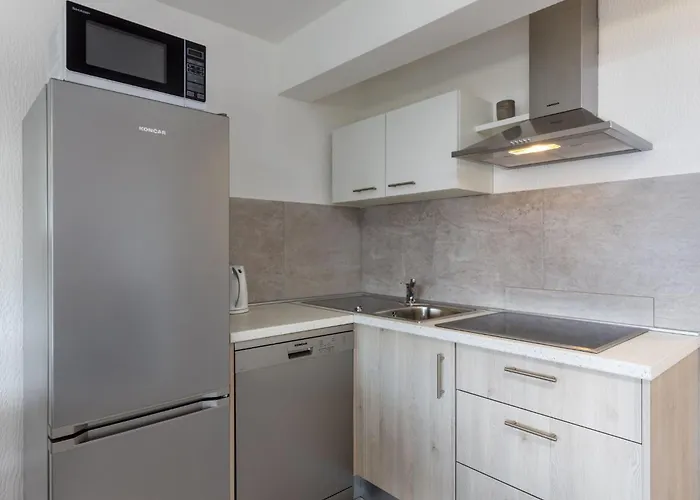 شقة Moderne In Crikvenica Mit Pool By Interhome *