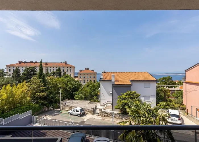 Moderne In Crikvenica Mit Pool By Interhome شقة