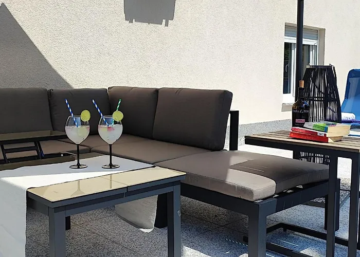 Moderne In Crikvenica Mit Pool By Interhome شقة